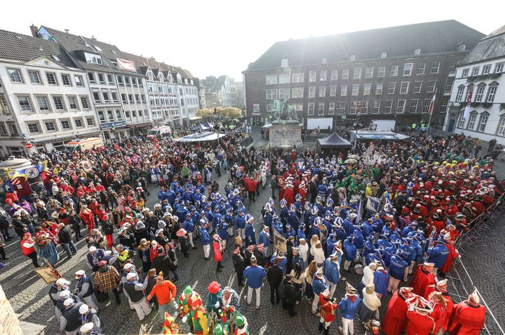 Hoppeditz Erwachen - Blick über den Marktplatz © Landeshauptstadt Düsseldorf/Melanie Zanin