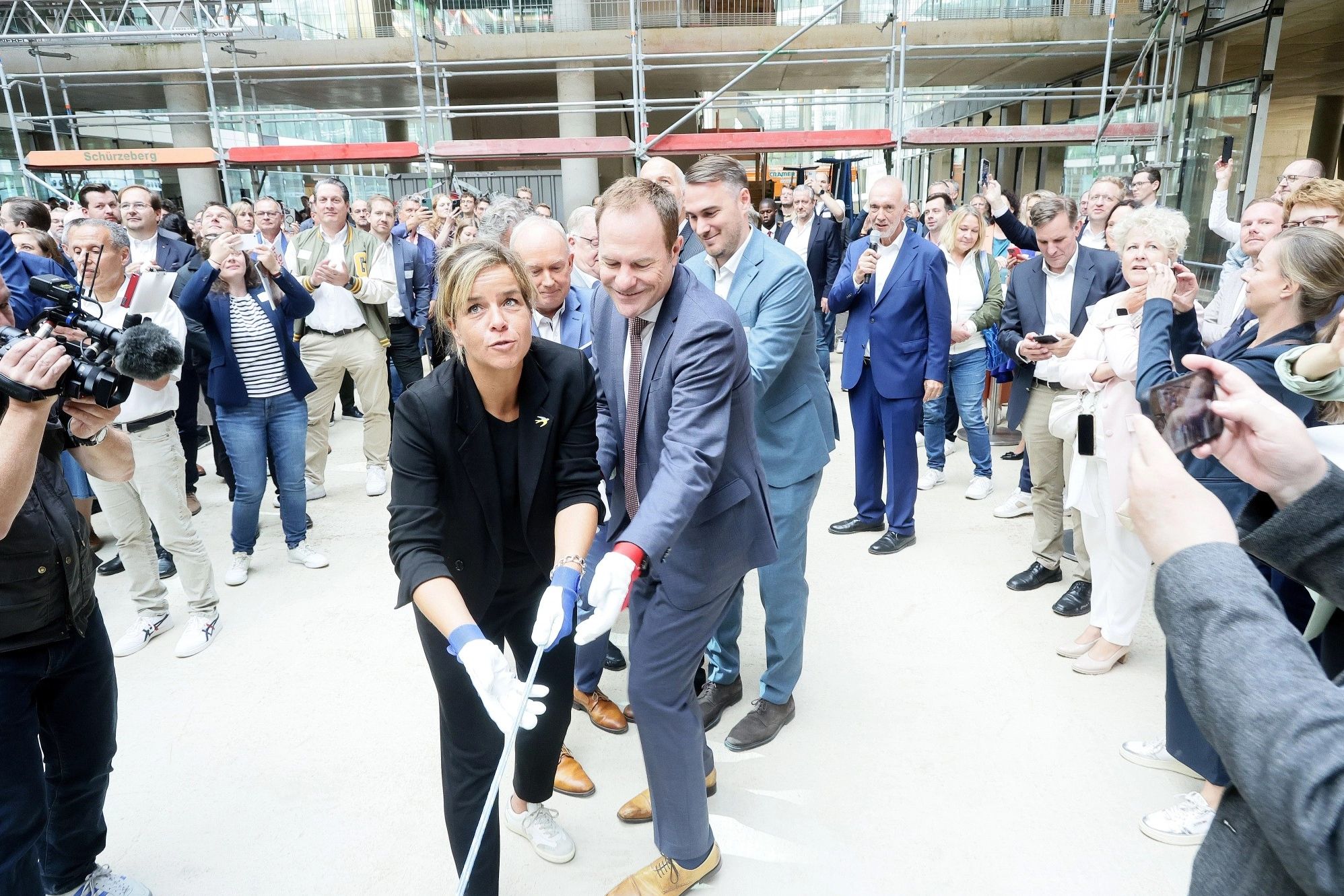 NRW-Ministerpräsidentin Mona Neubaur und Oberbürgermeister Dr. Stephan Keller / Foto © Alois Müller/EUREF-Campus Düsseldorf