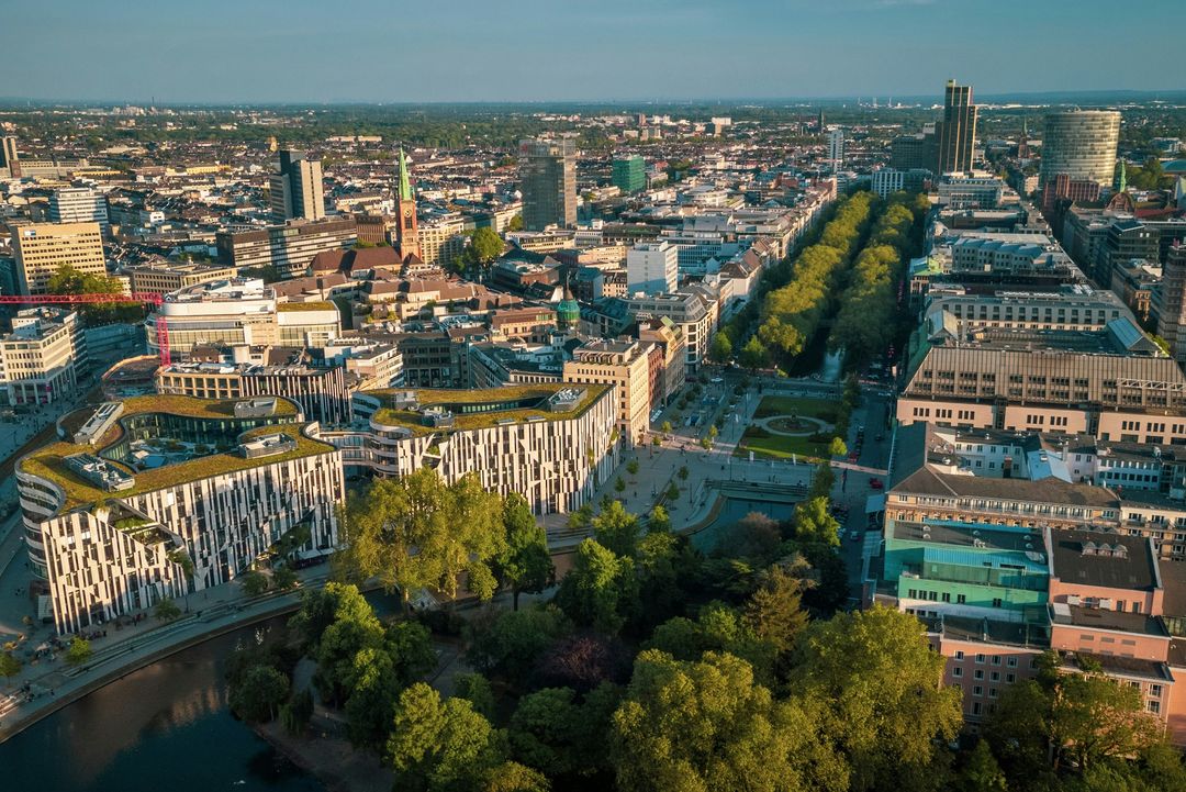 Düsseldorf / Foto: Artem Zasypalov, 2022, unsplash