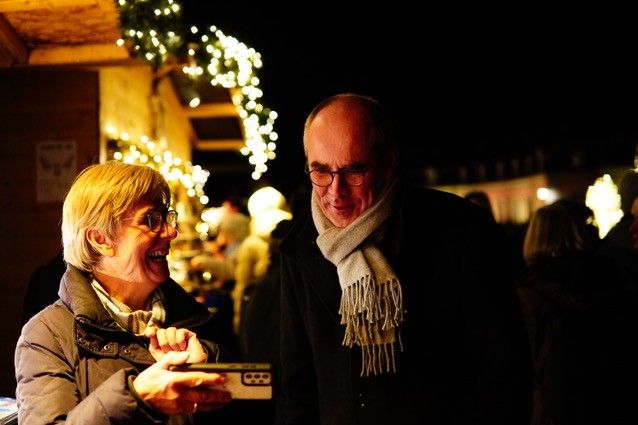 Christian Schneider im Gespräch mit Brigitte Herzmann, Leiterin der UNICEF-Gruppe in Düsseldorf / Foto: UNICEF-Gruppe Düsseldorf