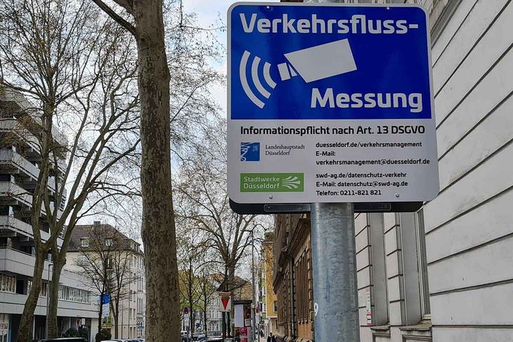 Schild Verkehrsflussmessung 