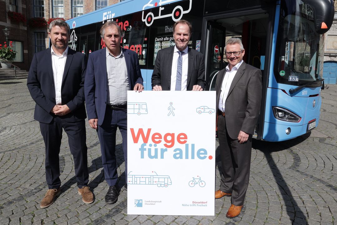 Stellten Einzelheiten zur neuen Marke "Wege für alle" vor: Rolf Neumann, CMD, Jochen Kral, Mobilitätsdezernent, Oberbürgermeister Dr. Stephan Keller und Michael Richarz, Rheinbahn (v.l.) © Landeshauptstadt Düsseldorf, David Young