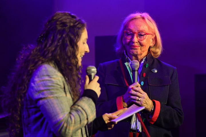 Julia Trompeter und Dr. Hanne von Schaumann-Werder beim Weltwassertag Moderatorin Julia Trompeter im Gespräch mit Hanne von Schaumann-Werder beim Weltwassertag im GRAF in Düsseldorf