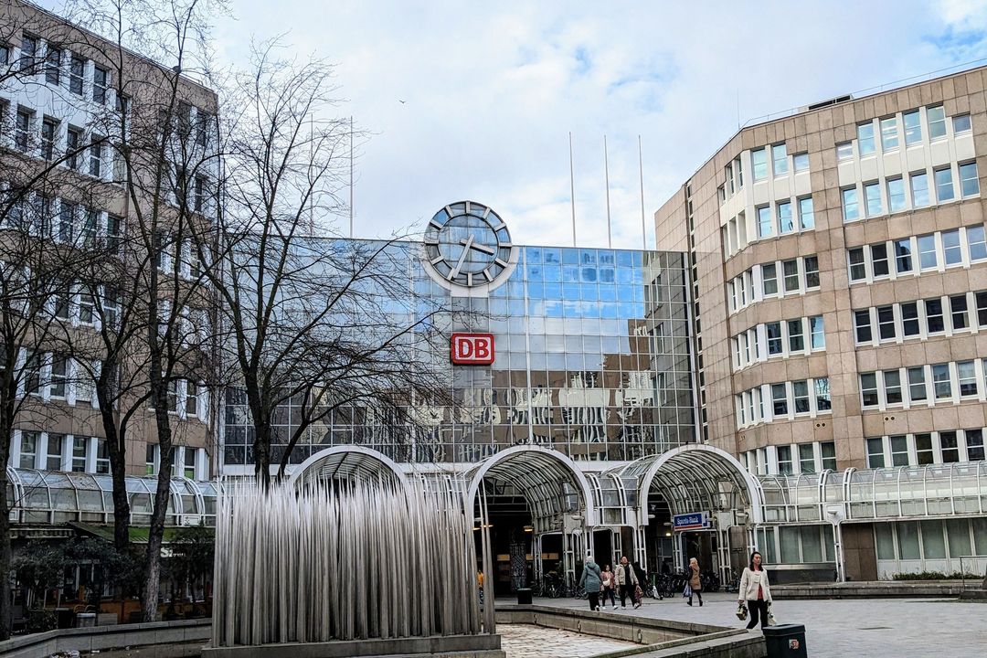 Hinter dem Düsseldorfer Hauptbahnhof 2024 / Foto: NDOZ