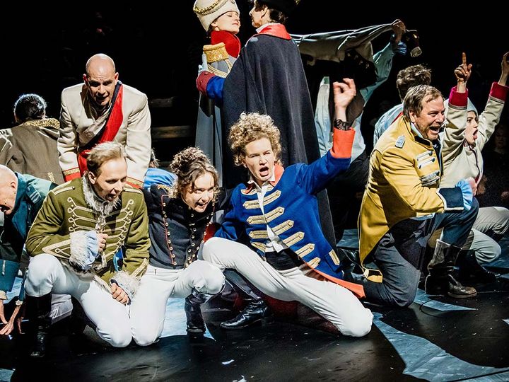 Krieg und Frieden D Haus