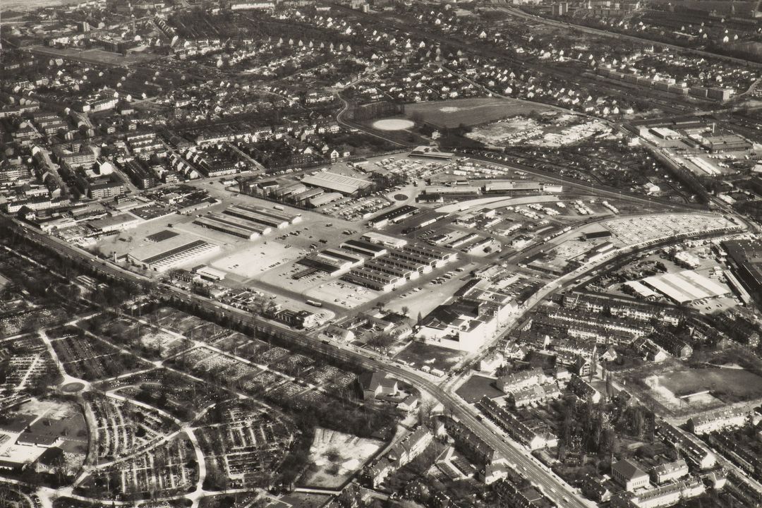 Luftbildaufnahme vom Düsseldorfer großmarkt aus dem Jahr 1979. Von links nach unten Mitte verlaufend die Ulmenstraße / Foto: Landeshauptstadt Düsseldorf/Walter Moog 