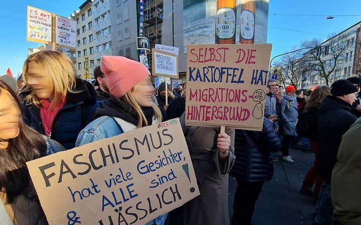 Symbolbild: Protestzug gegen Rechtsextremismus mit 100.000 Menschen in Düsseldorf im Januar 2024, Foto: JoAchim Geschke