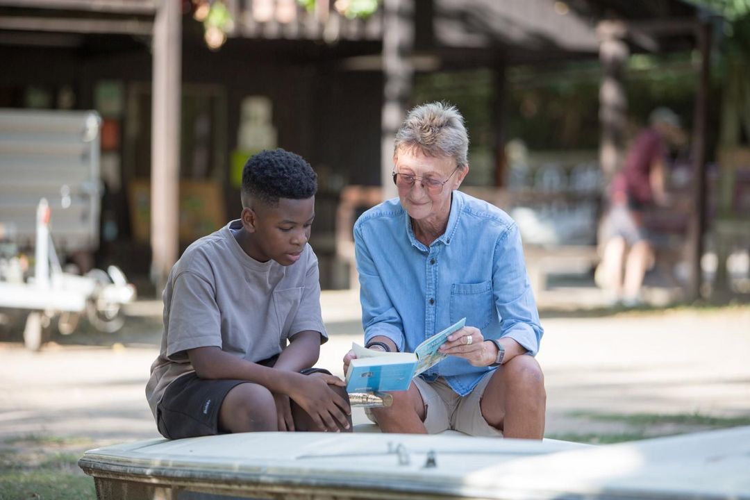 Aktive Mentorin mit ihrem Mentee / Foto: Oliver Rahlwes