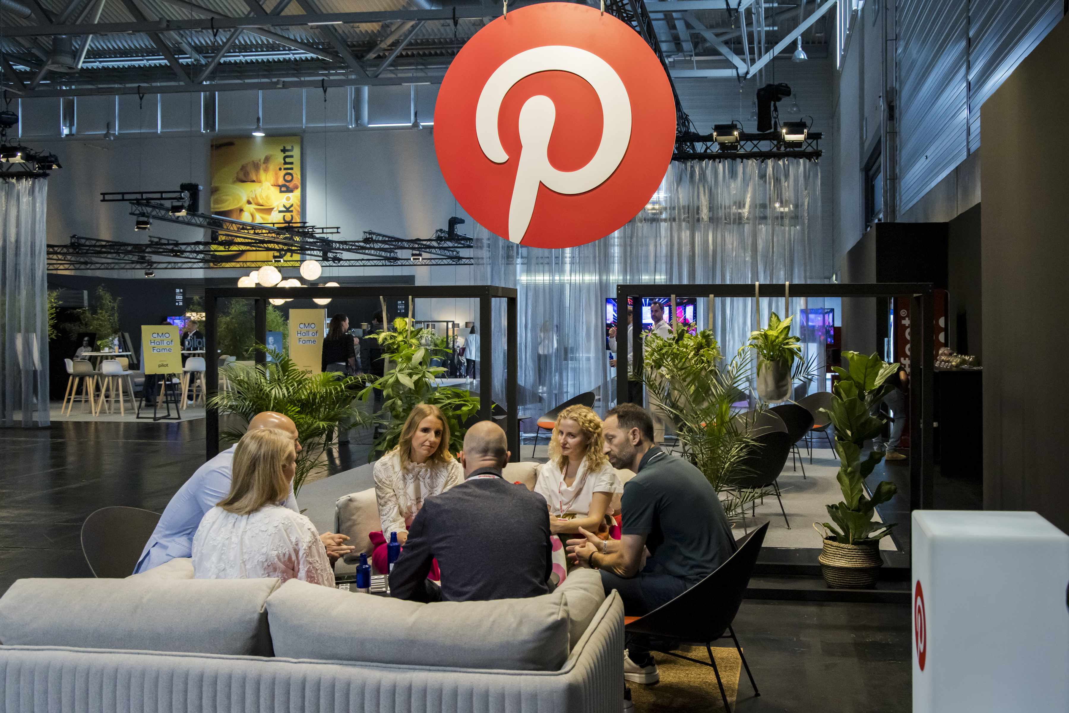 Milka Privodanova (recht), VP, Head of EMEA bei Pinterest Halle 6 - Lounge / Foto (c) DMEXCO