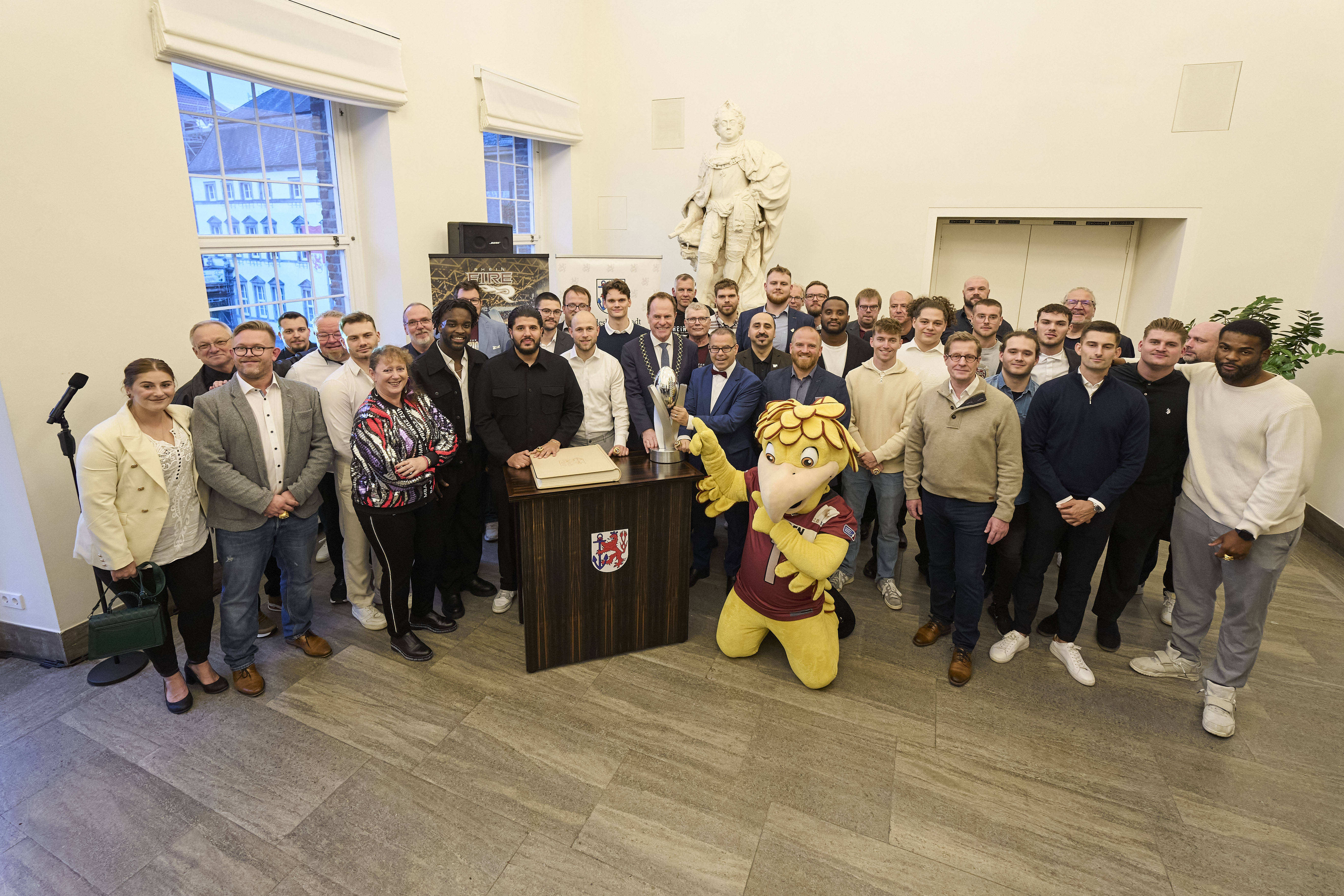 Oberbürgermeister Dr. Stephan Keller hat Rhein Fire mit einem Empfang im Rathaus für die erfolgreiche Titelverteidigung in der European League of Football geehrt © Landeshauptstadt Düsseldorf/Claus Langer 